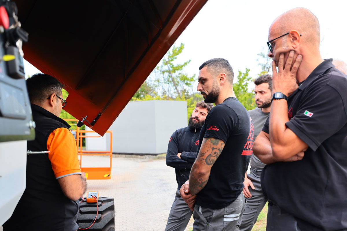 Perché la formazione dei carrellisti è la chiave della sicurezza in magazzino?